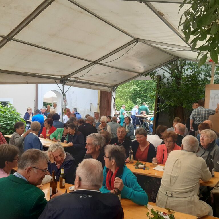 Mehr über den Artikel erfahren Pfarrheuriger 2023