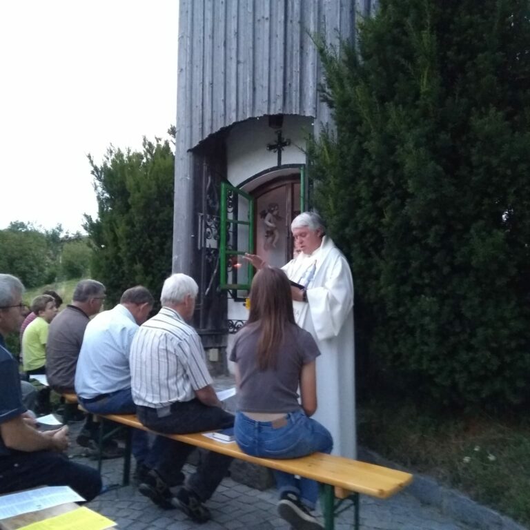 Read more about the article Andacht beim Glockenturm in Kainrathschlag