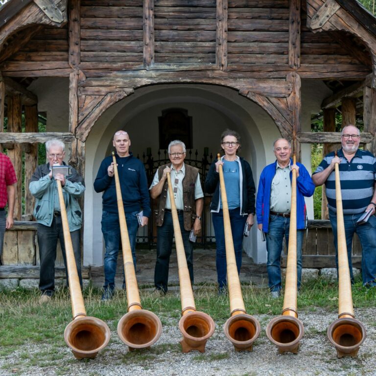 Mehr über den Artikel erfahren Alphörner erklangen beim Eisernen Bild