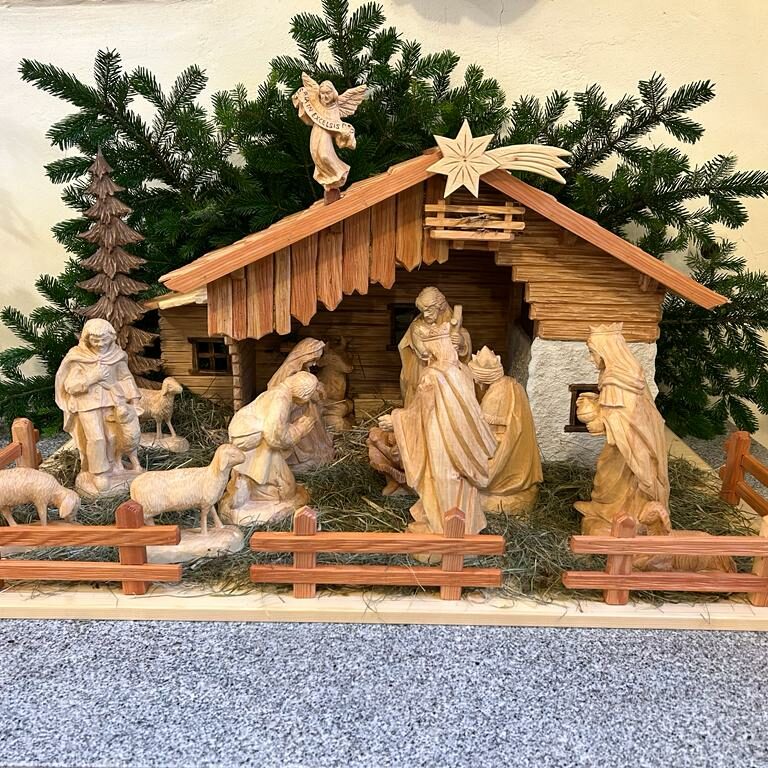 Mehr über den Artikel erfahren neue Krippe für die Pfarrkirche