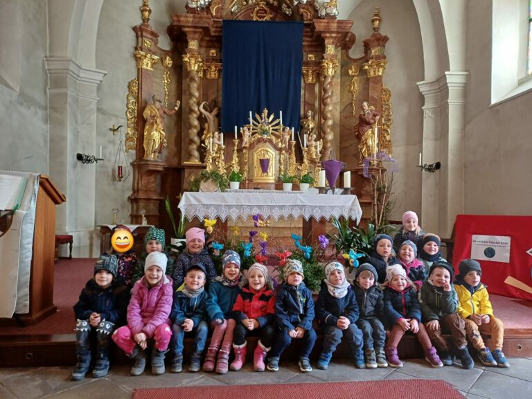 Read more about the article Kindergartenkinder schmückten den Osterstrauch