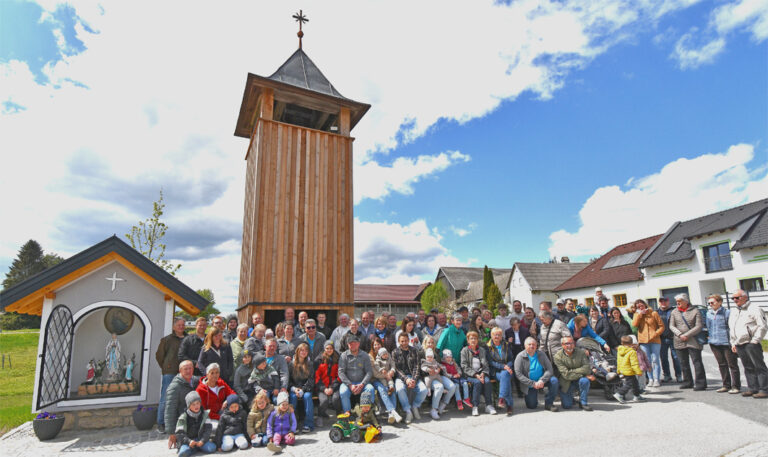 Mehr über den Artikel erfahren Segnung des neu errichteten Marterls und 100 Jahre Glockenturm in Kasbach