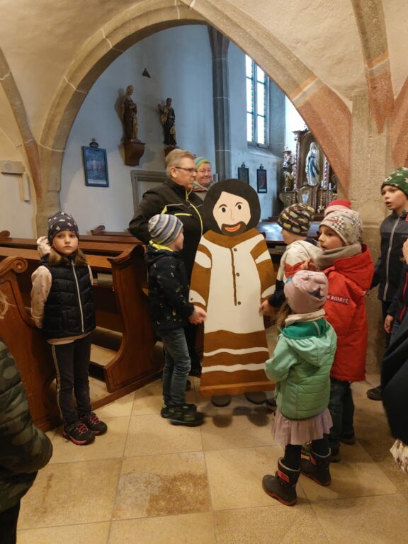 Mehr über den Artikel erfahren Kinderkreuzweg am Karfreitag